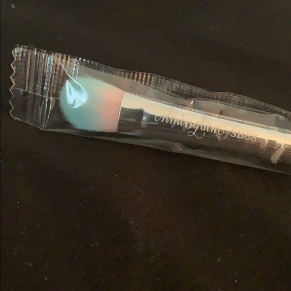 BRAND NEW EYESHADOW BRUSH​ - Picture 2 of 2